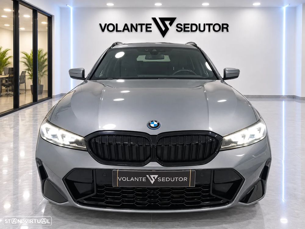 BMW 320 2023 photo 2