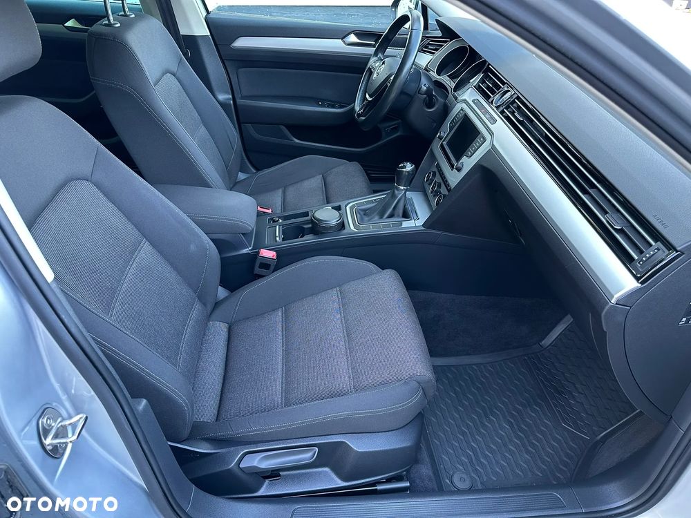 Volkswagen Passat - 15