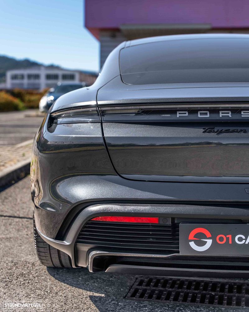Porsche Taycan Turbo S - 14