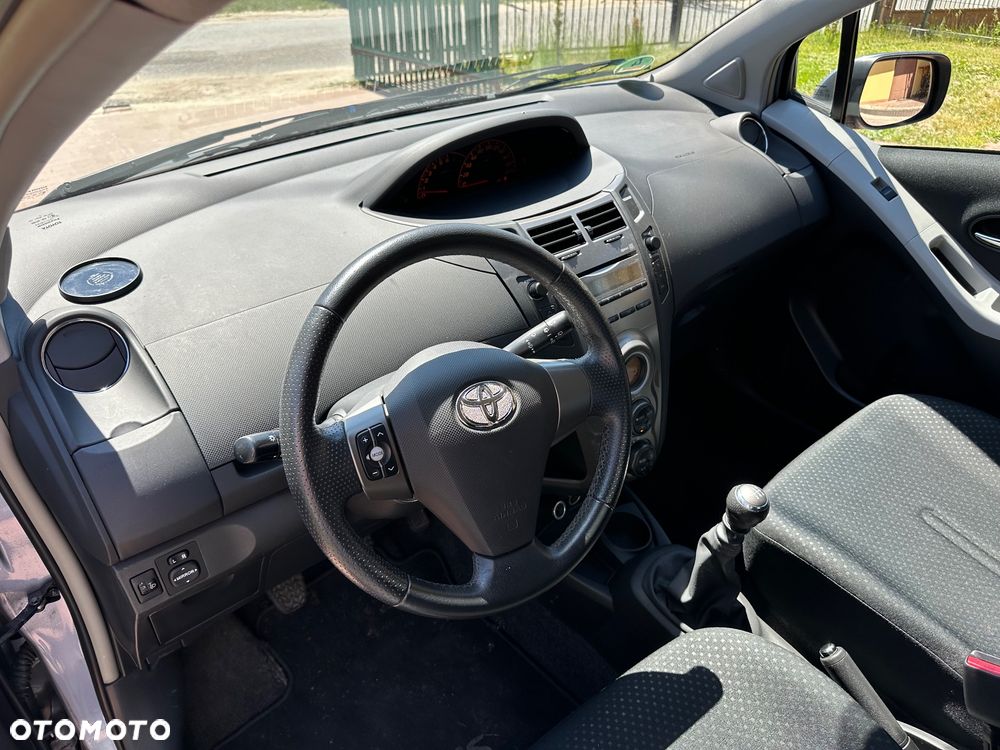 Toyota Yaris 1.33 VVT-i Life - 17