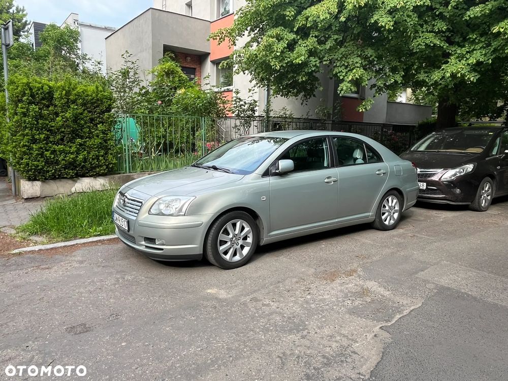 Toyota Avensis 1.8 VVT-i Sol - 2