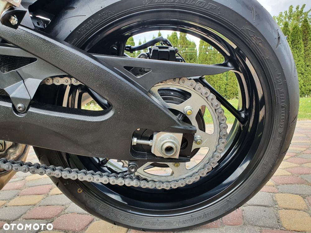 Suzuki GSX 1000 - 9