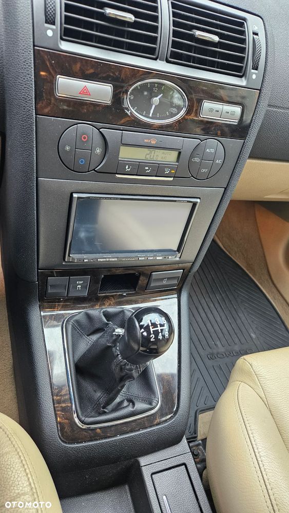 Ford Mondeo 2.0 Ghia - 10