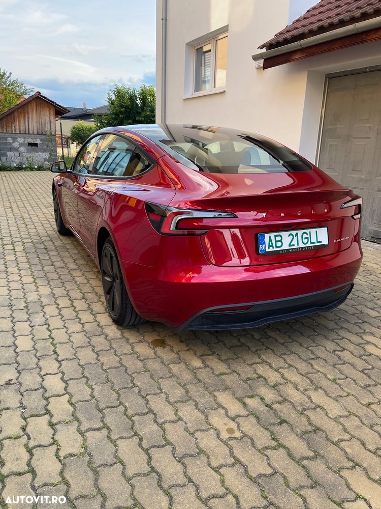 Tesla Model 3 - 4