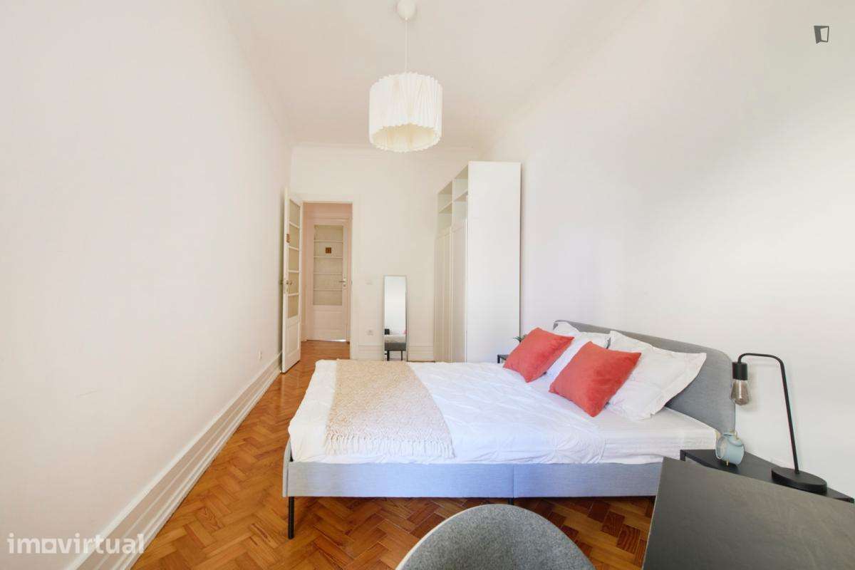 Quarto - localizado em Marquês de Pombal Lisbon - Grande imagem: 4/13