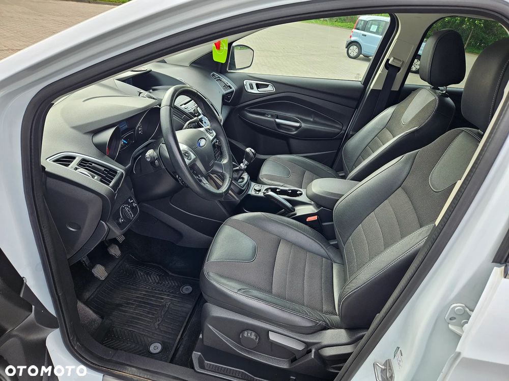 Ford Kuga 1.6 EcoBoost 2x4 Titanium - 9