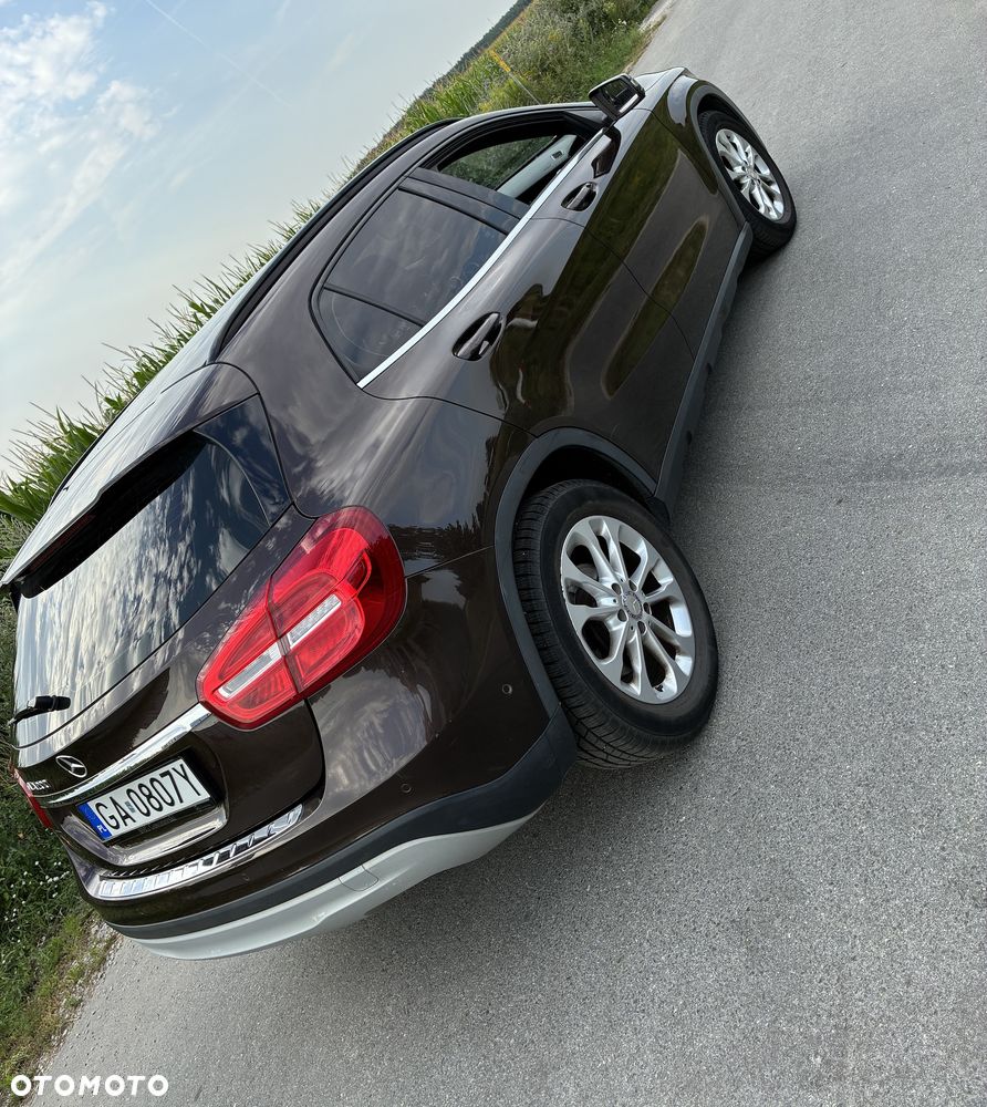 Mercedes-Benz GLA - 8