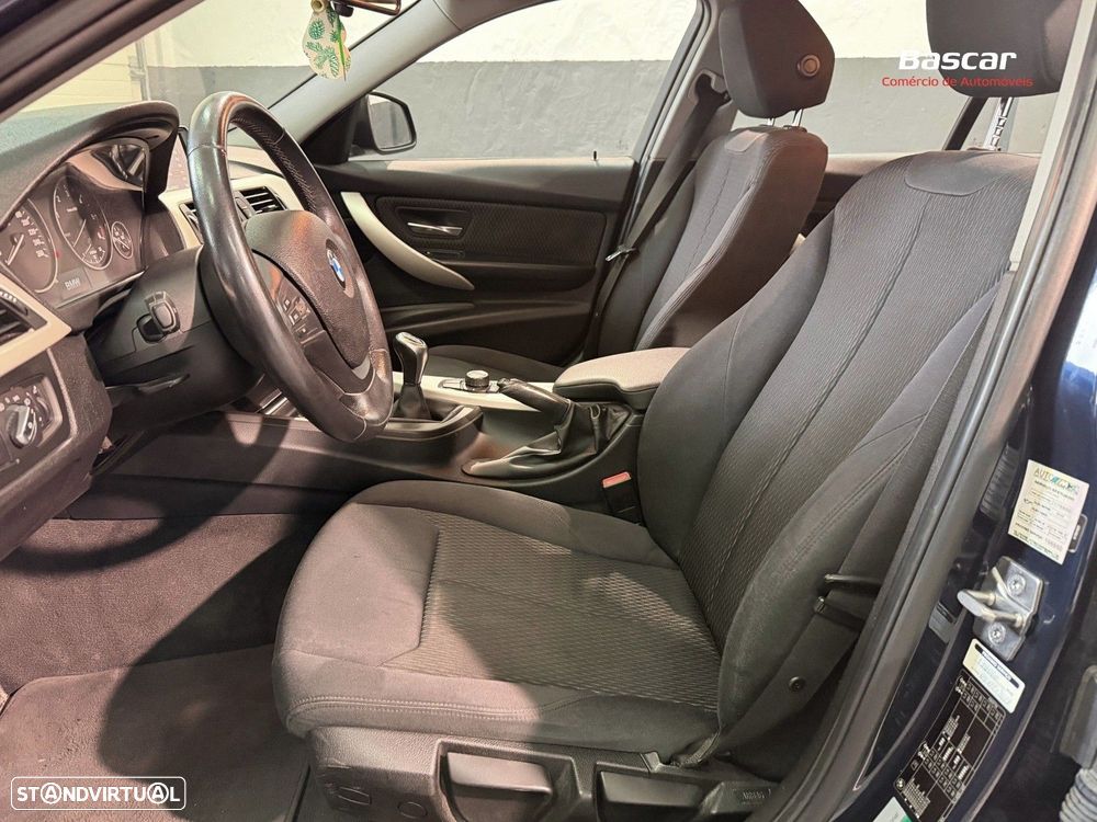 BMW 318 d Line Luxury - 11