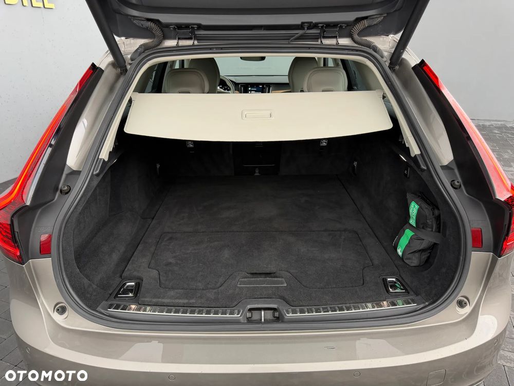 Volvo V90 D5 AWD Momentum Pro - 26