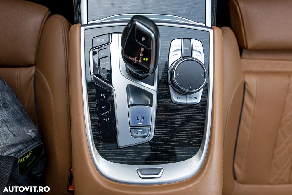 BMW Seria 7 750d xDrive - 28