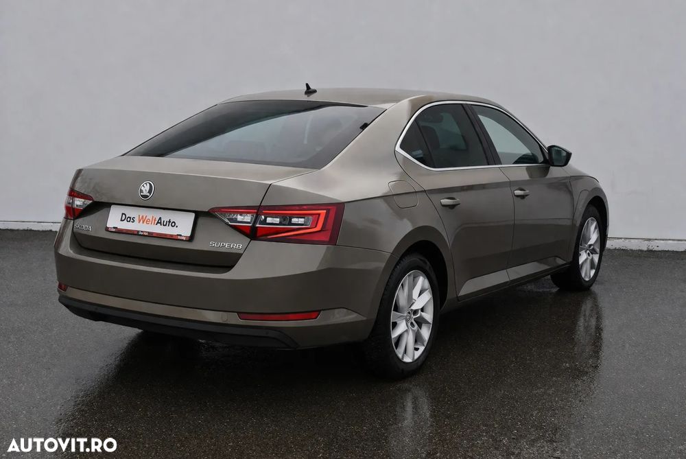 Skoda Superb 2.0 TDI DSG Ambition - 4
