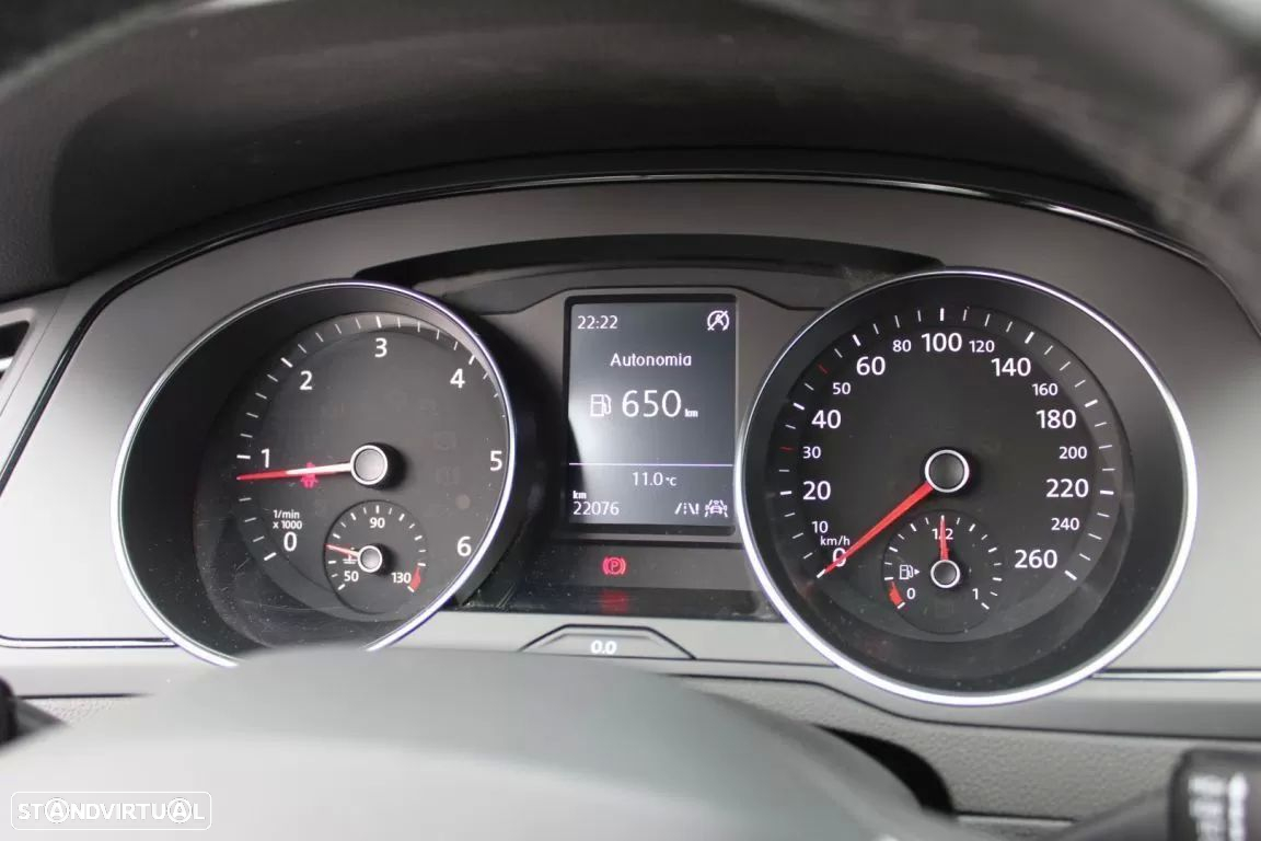 VW Passat 2.0 TDI Elegance - 9