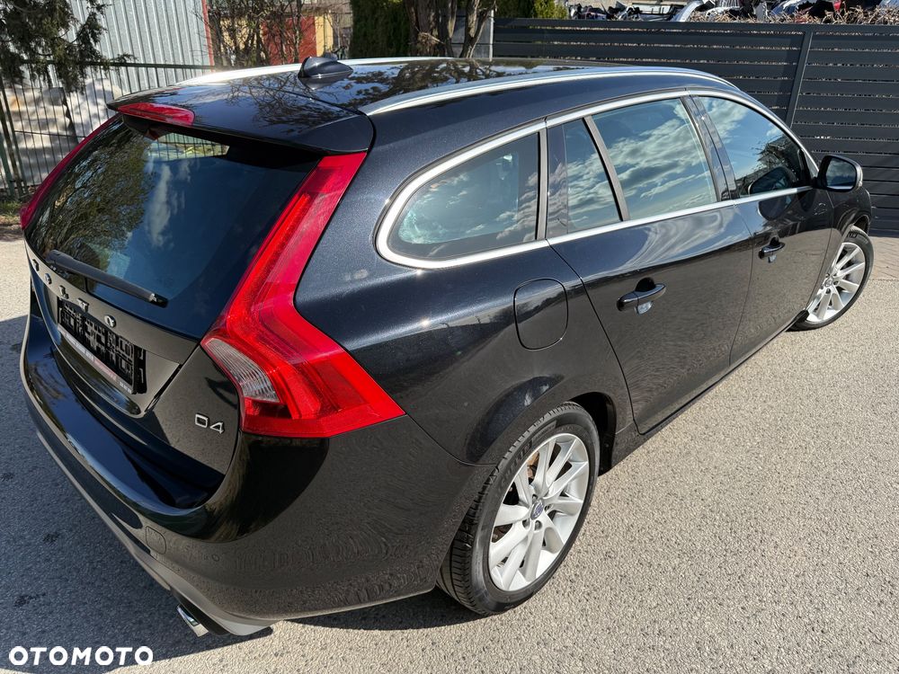 Volvo V60 D4 Geartronic RDesign - 14
