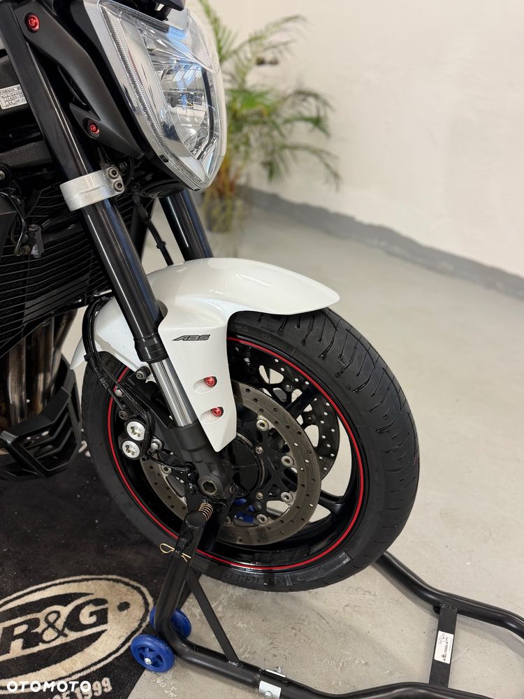 Yamaha FZ - 4