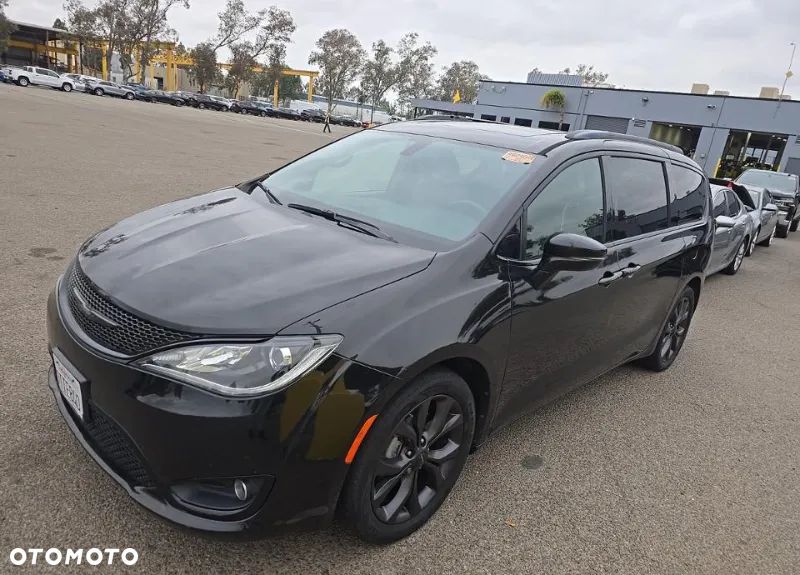 Chrysler Pacifica - 1