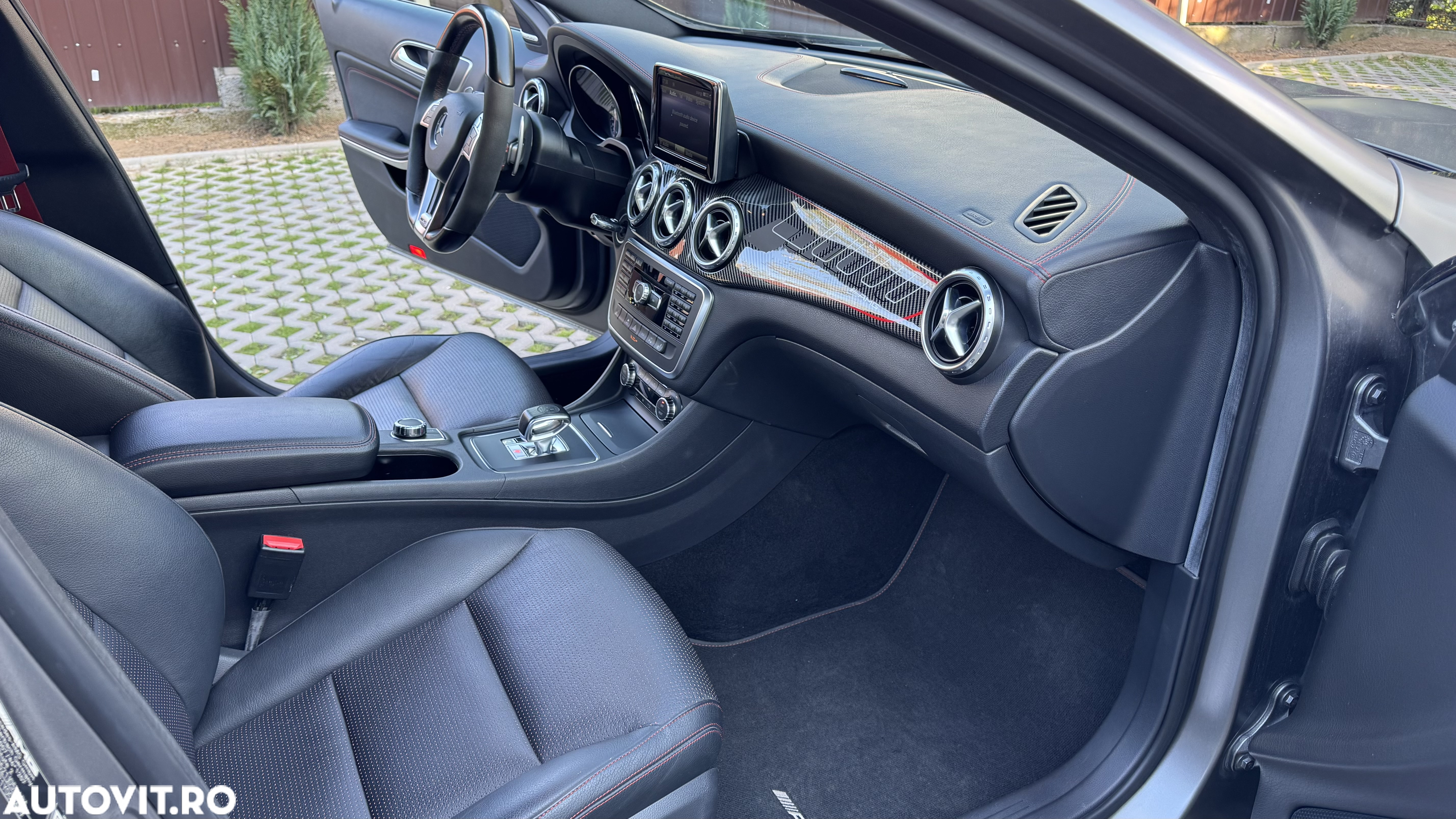 Mercedes-Benz GLA 45 AMG 4Matic 7G-DCT - 21