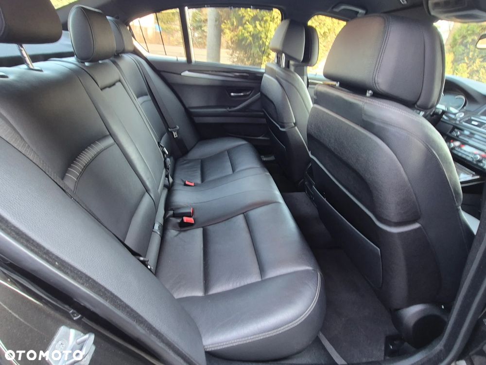 BMW Seria 5 520i Luxury Line - 31