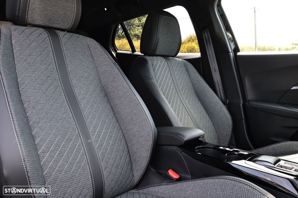 Peugeot 2008 1.2 Hybrid Allure e-DCS6 - 14