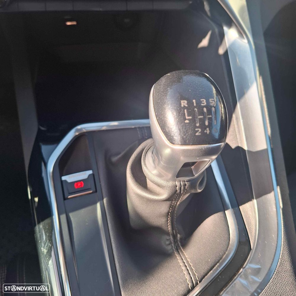 Peugeot 3008 1.5 BlueHDi Allure Pack — fotografia 30