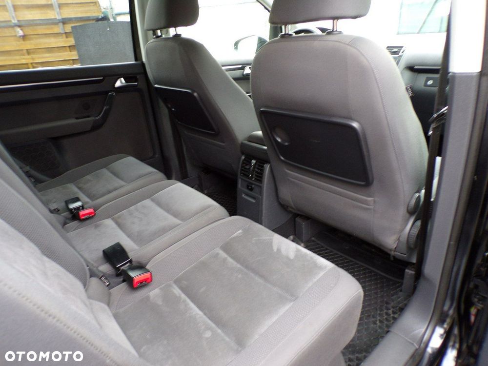 Volkswagen Touran - 33