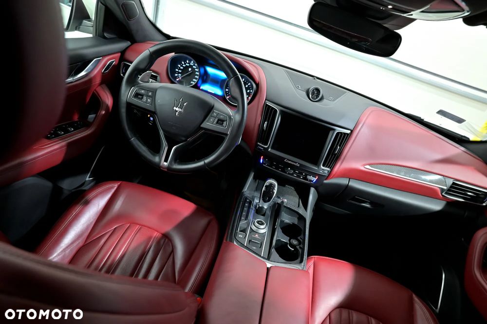 Maserati Levante S - 29