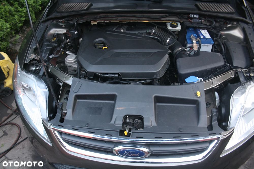 Ford Mondeo 1.6 T Gold X Plus - 24