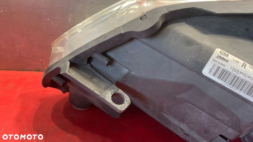 REFLEKTOR LAMPA PRAWY OPEL CORSA D LIFT ORYGINAŁ EUROPA - 4