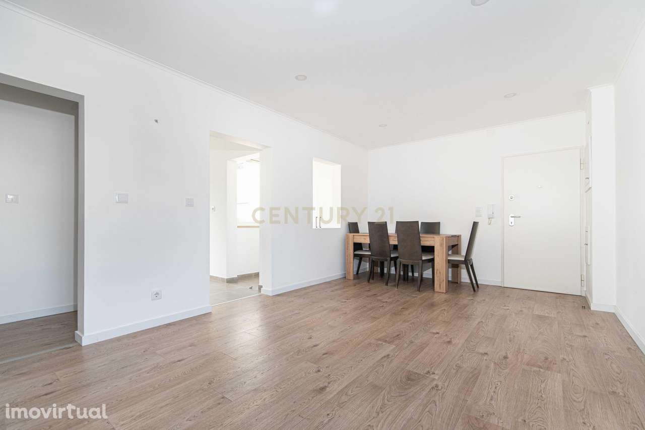 Apartamento T2 Totalmente Remodelado | Serra das Minas - Grande imagem: 4/23