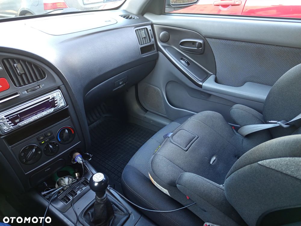 Hyundai Elantra - 11