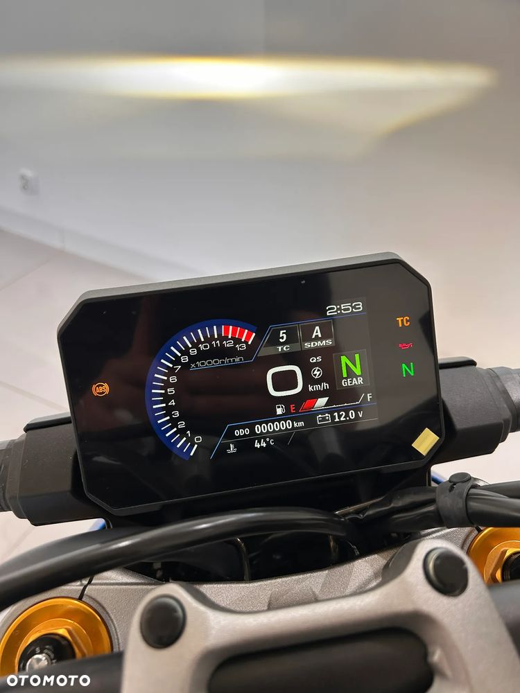 Suzuki GSX 1000 - 11