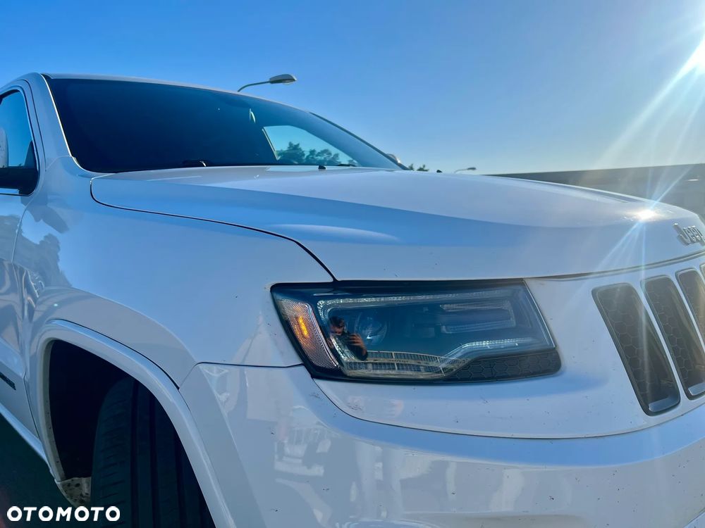 Jeep Grand Cherokee - 24