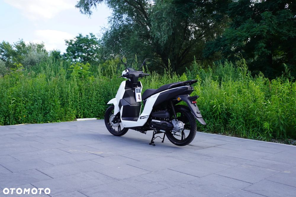 Peugeot Tweet - 3