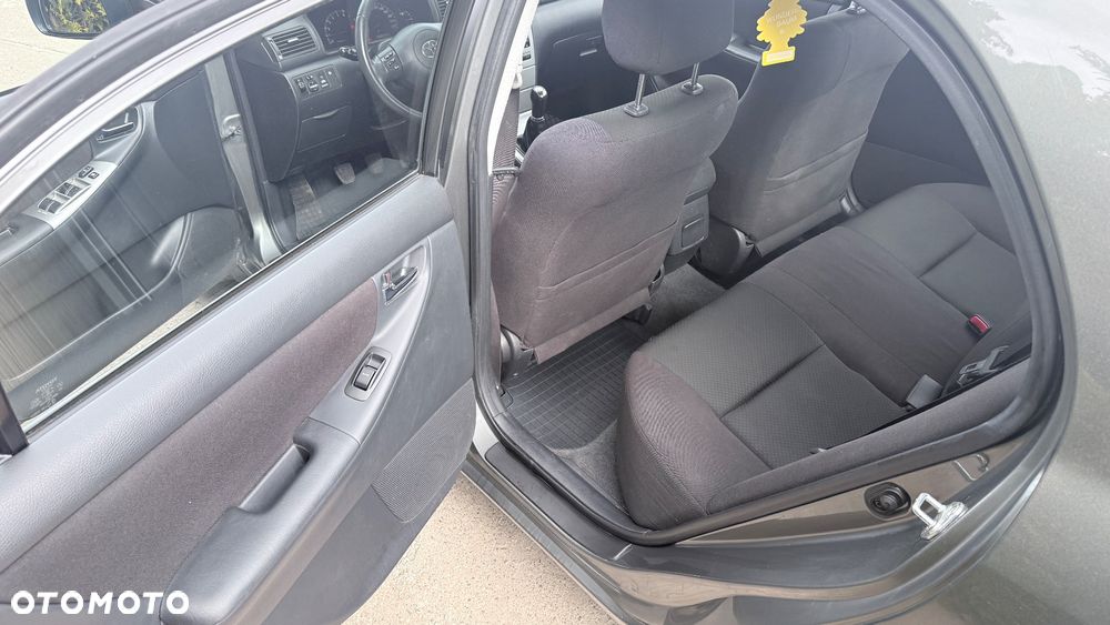 Toyota Corolla 1.6 VVT-i Sol (air6) - 8