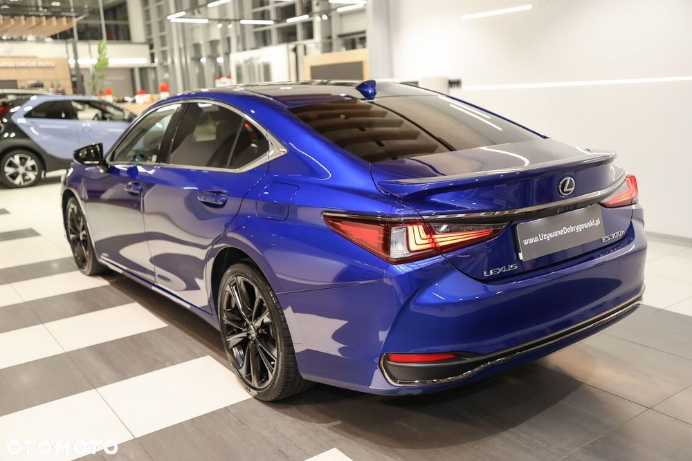 Lexus ES 300h F Sport Design - 11