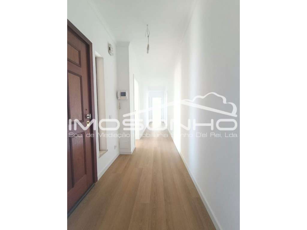 T3 Semi-Remodelado com Garagem, Varandas e Logradouro com Churrasqu... - Grande imagem: 4/18