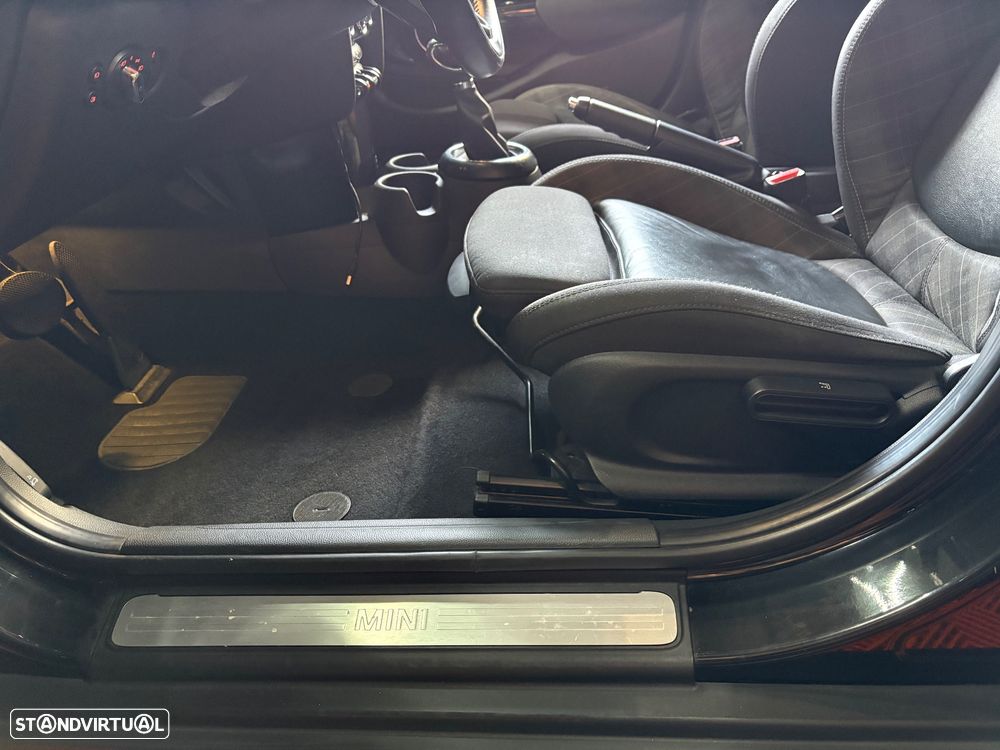 MINI 5 Portas Cooper D Aut. - 33