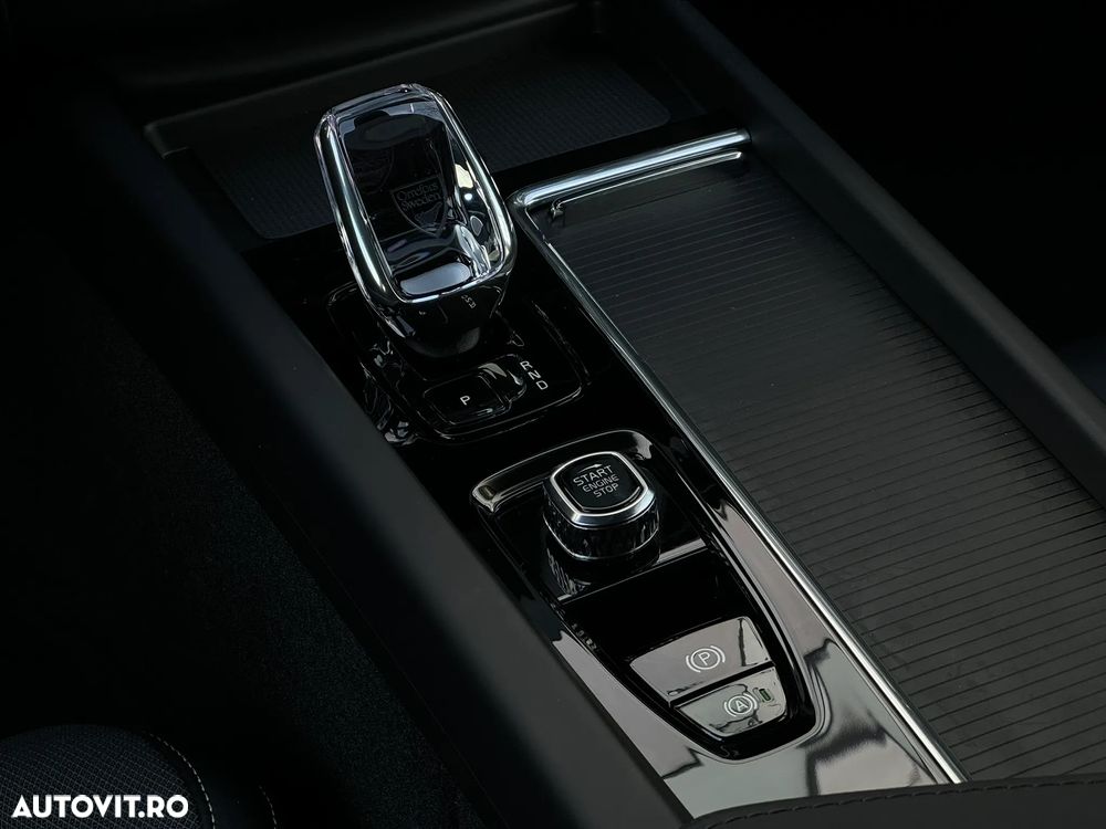 Volvo XC 60 T6 AWD AT PHEV Plus Dark - 23