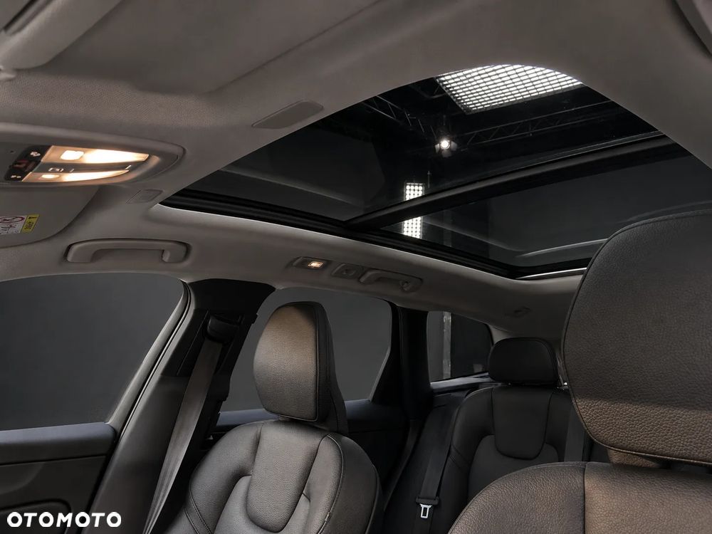 Volvo XC 60 B4 D AWD Ultimate Bright - 19