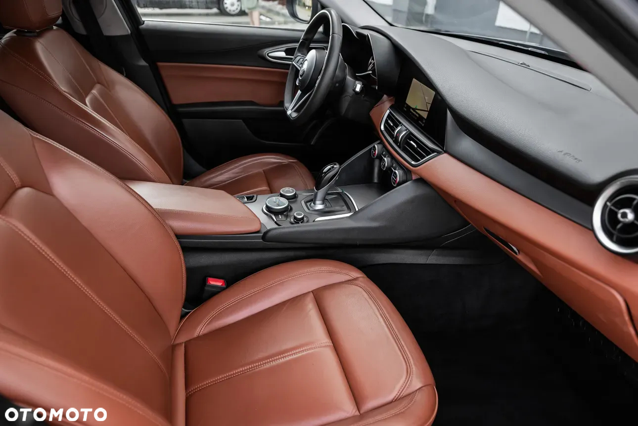 Alfa Romeo Giulia 2.2 Diesel AT8 Advanced Efficiency - 30