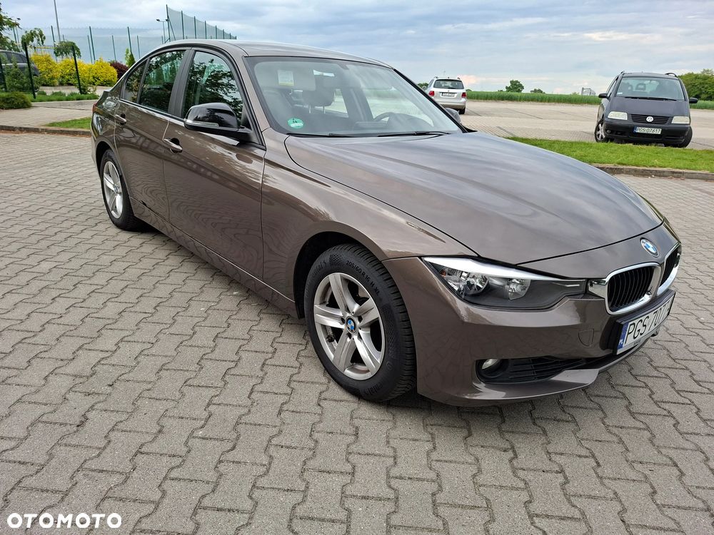 BMW Seria 3 320i - 4