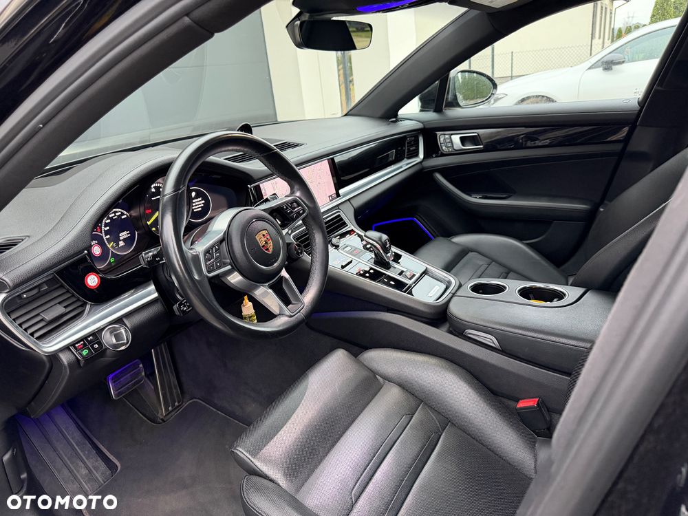 Porsche Panamera 4 - 21