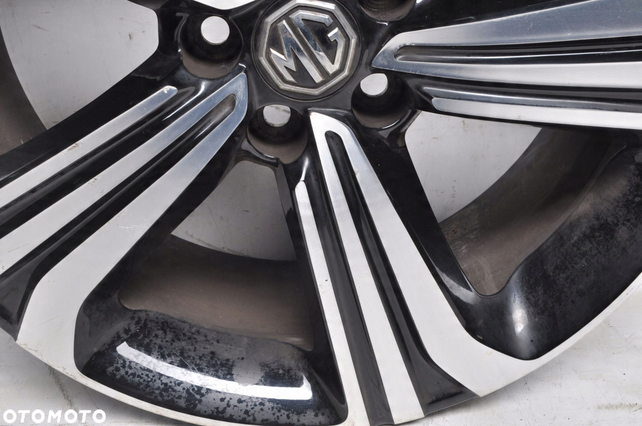 MG ZS FELGA ALUMINIOWA R17" 7J 5X105 ET41 10598023 - 3