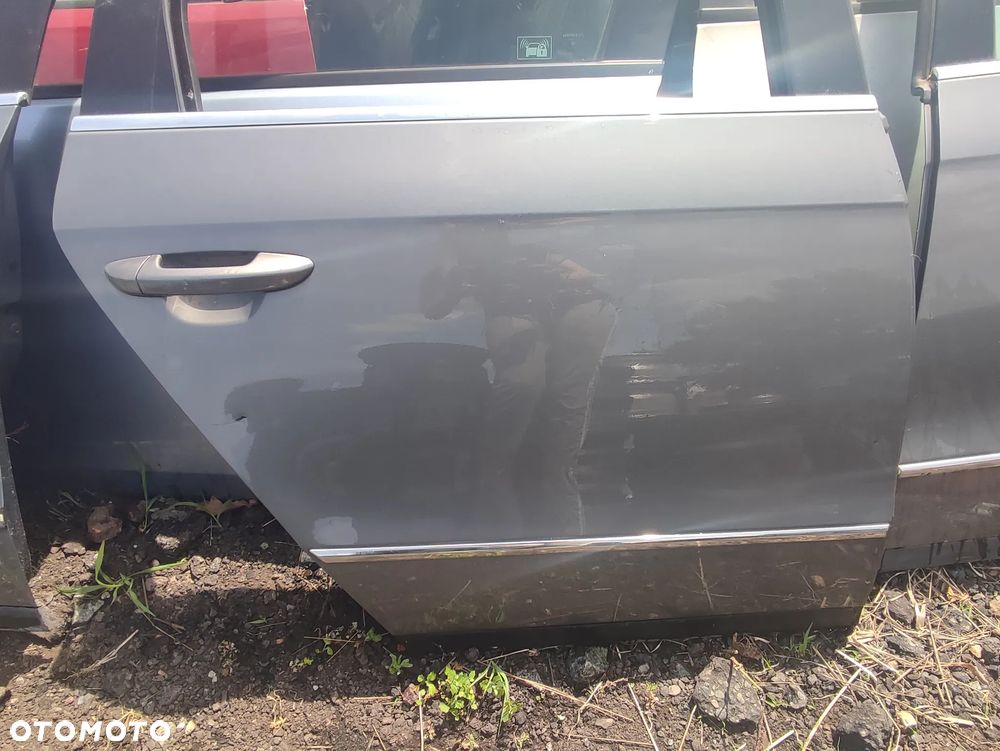 VW Passat B6 Kombi drzwi prawe tył tylne kolor LA7T - 2