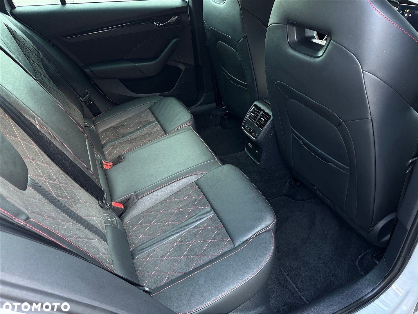Skoda Octavia 2.0 TSI RS DSG - 8