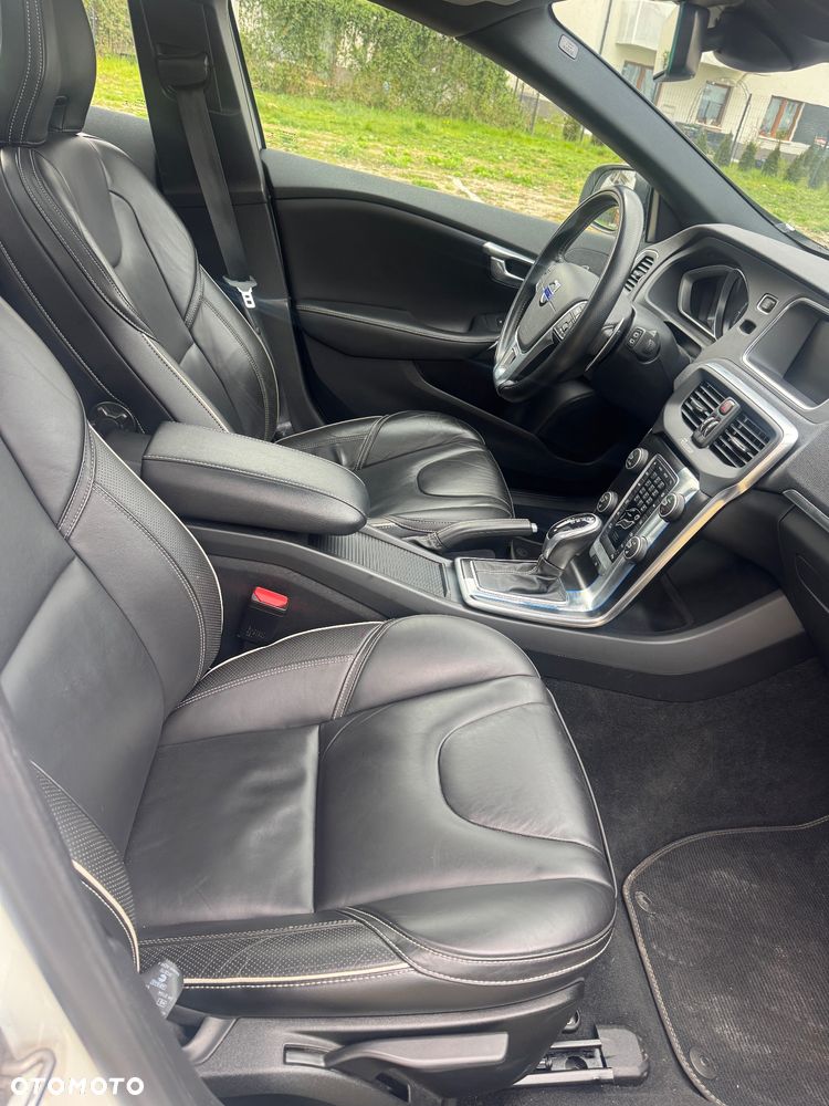 Volvo V40 D4 Drive-E R-Design Momentum - 8