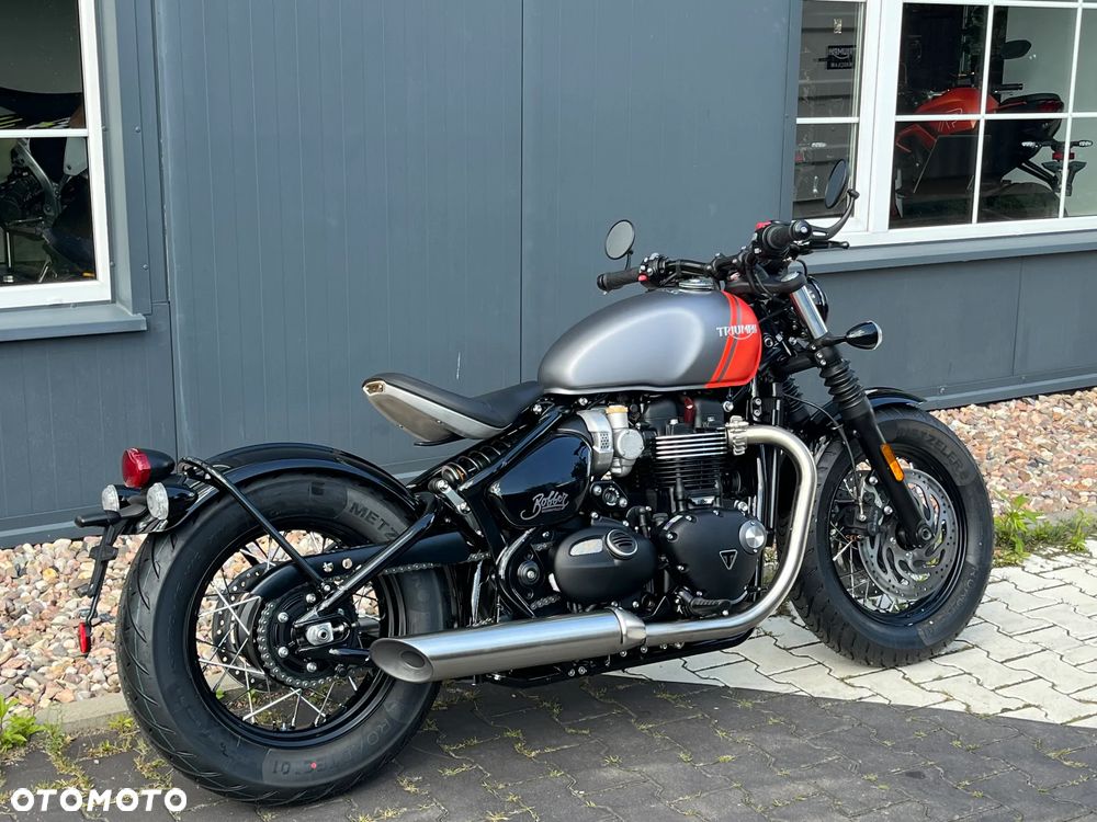 Triumph Bonneville Bobber - 2