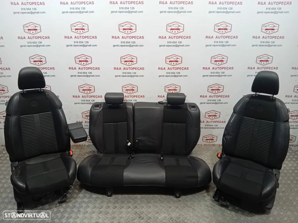 Conjunto de Bancos Alfa Romeo Giulietta com Costura Vermelha Original