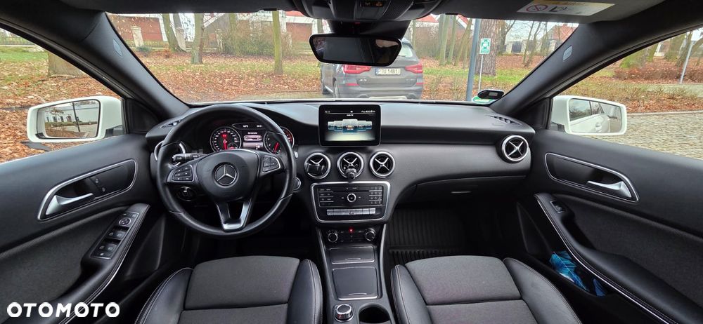 Mercedes-Benz Klasa A 180 7G-DCT Urban - 15