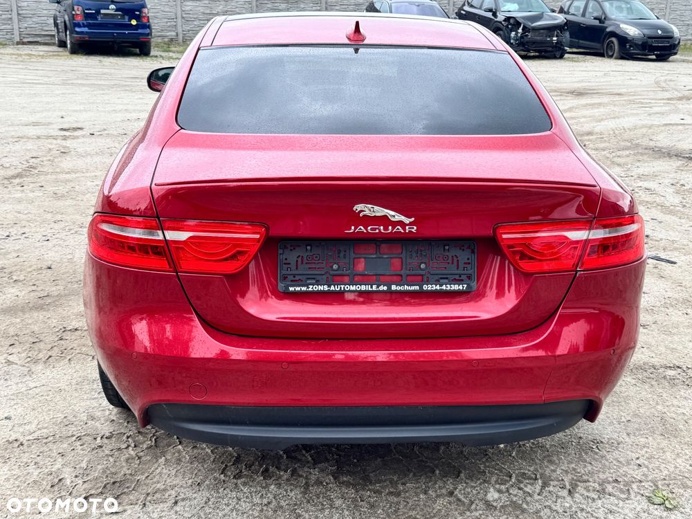 Jaguar XE 20t R-Sport - 6