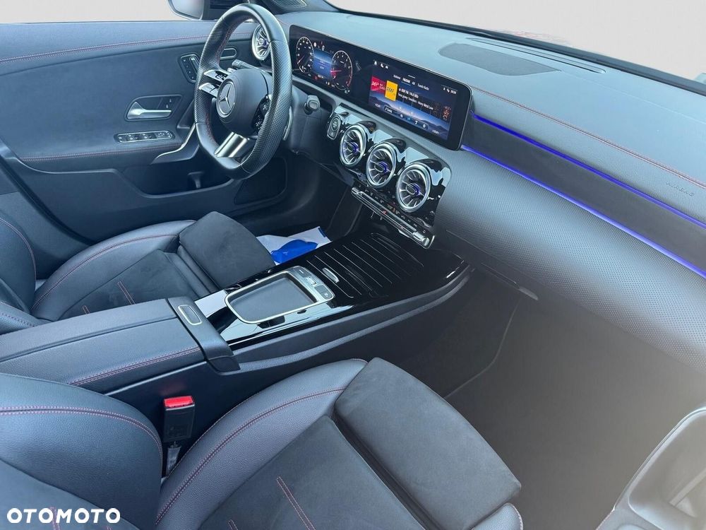 Mercedes-Benz CLA - 23